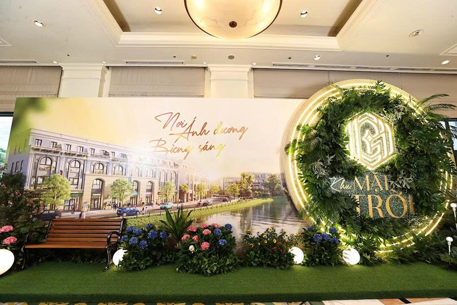 HÀNG TRĂM NHÀ ĐẦU TƯ HÀ NỘI HÁO HỨC THAM DỰ SỰ KIỆN “RÁP CĂN – KHU MẶT TRỜI” TẠI VINHOMES GOLDEN CITY